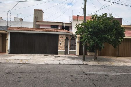 Casa Comercial en Renta | Excelente Ubicación Cerca de la UNIVA
