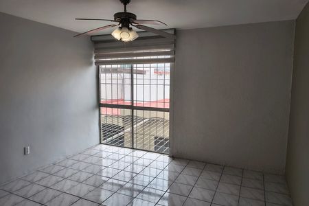 Casa Comercial en Renta | Excelente Ubicación Cerca de la UNIVA