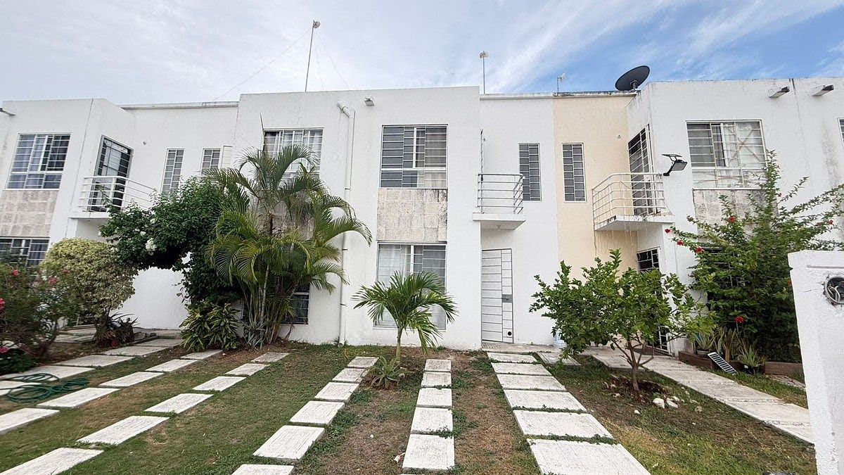 CASA EN RENTA - Areca 38, Palmas II, foto 1 de 25