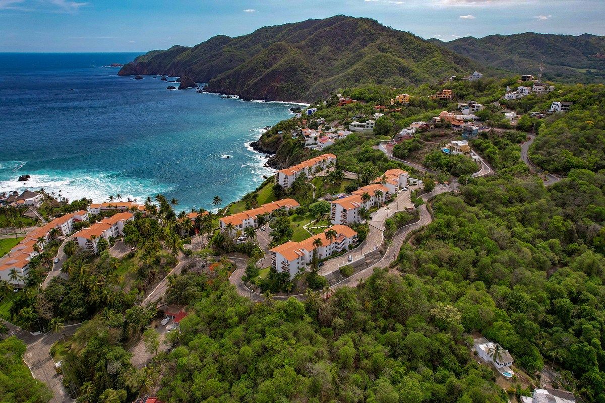 Departamento en venta en Vida del Mar, Manzanillo-planta baja y vista al jardín - foto 3