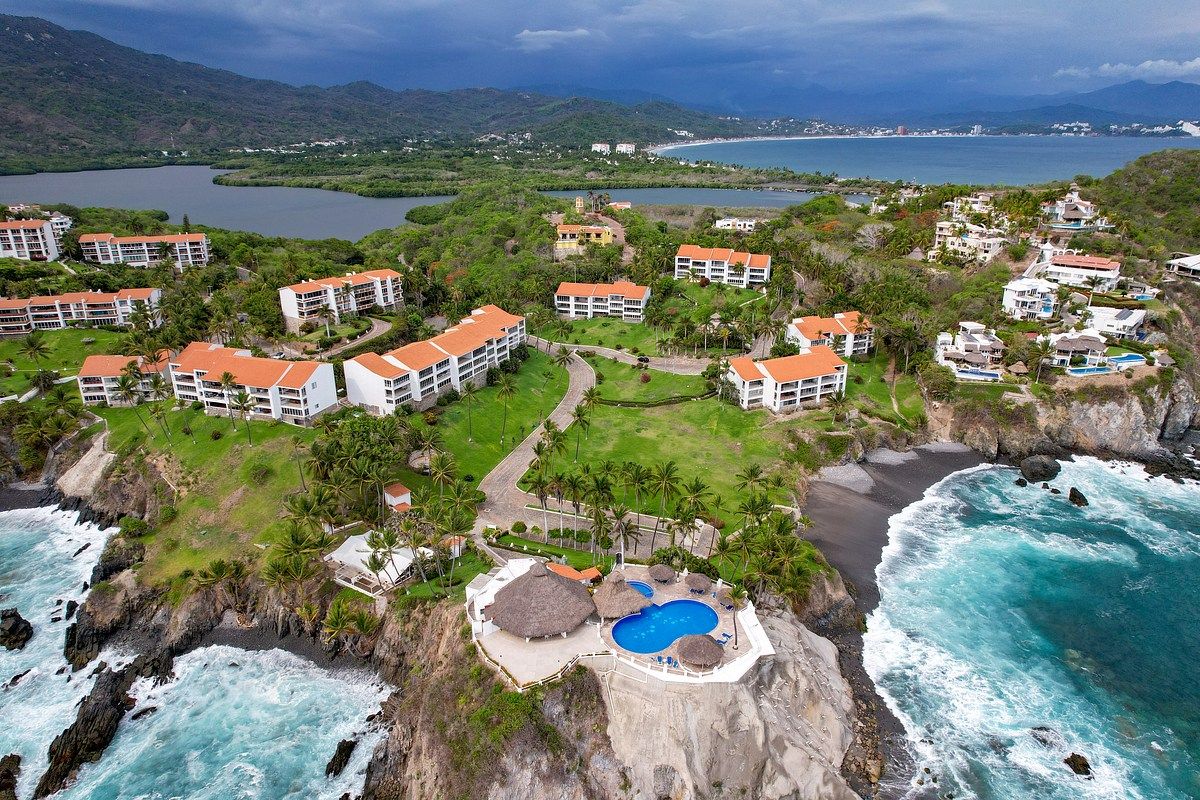 Departamento en venta en Vida del Mar, Manzanillo-planta baja y vista al jardín - foto 4