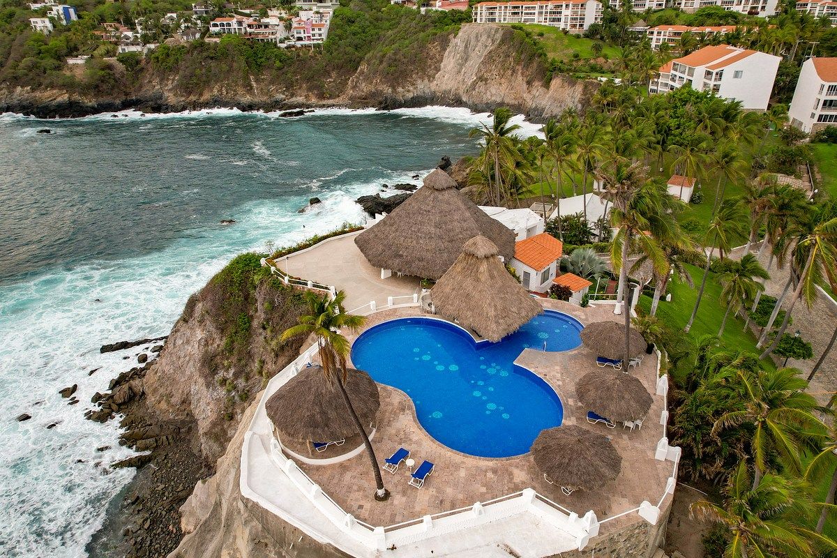 Departamento en venta en Vida del Mar, Manzanillo-planta baja y vista al jardín - foto 1