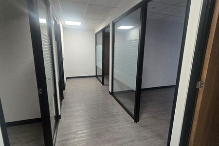 Oficina de 363m2 bosques de ciruelos