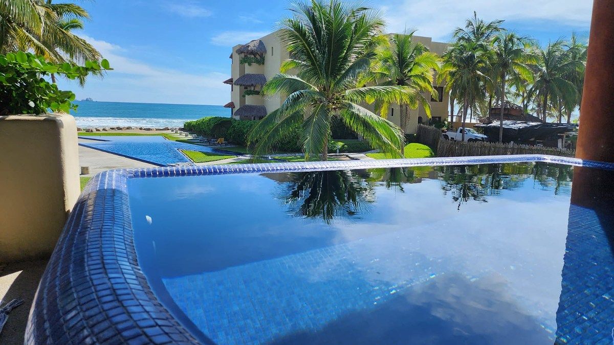 Beachfront Condo for Sale in Zihuatanejo Mexico | Playa Blanca 24, foto 1 de 39