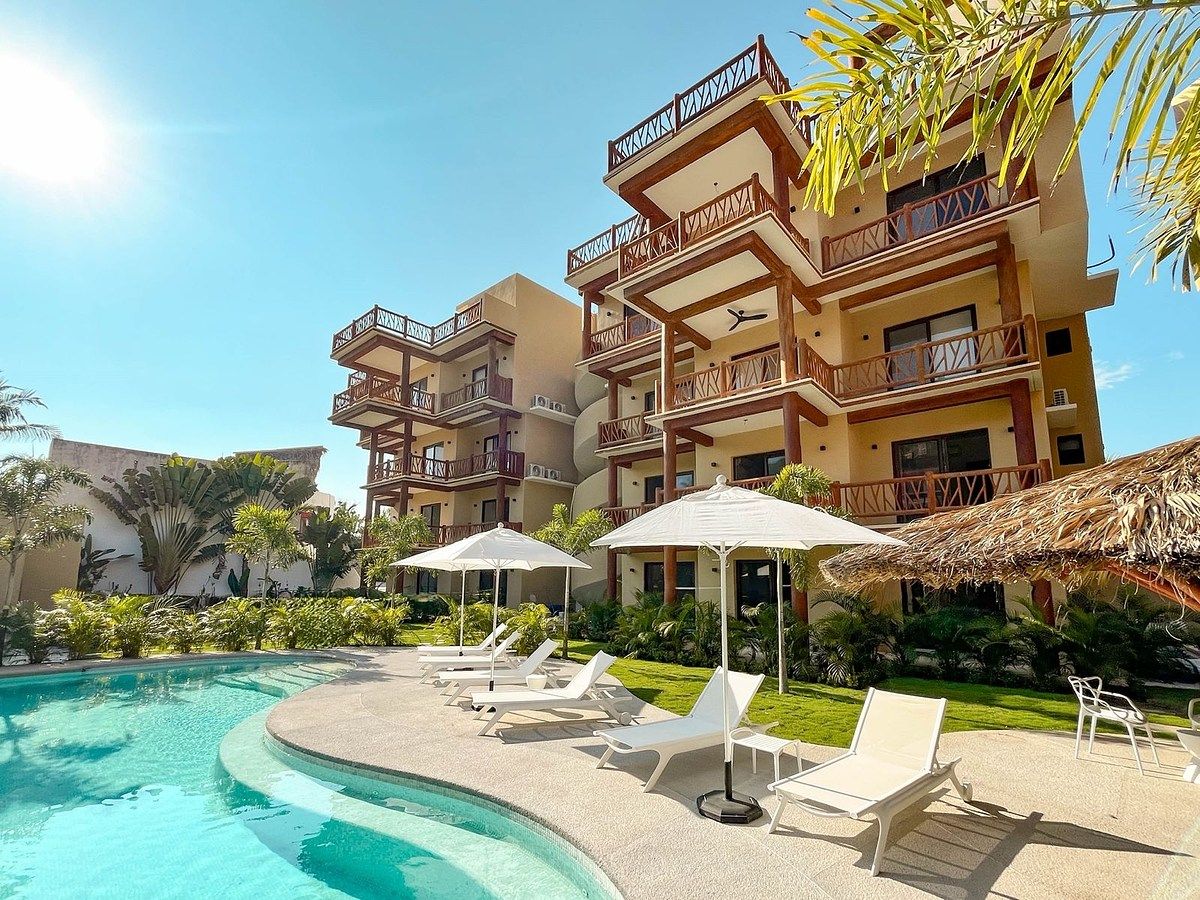 Fachada principal del condominio, foto 1 de 39