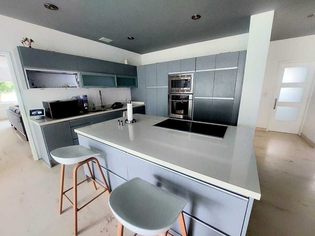 Cocina y atrás cuarto de servicio y lavandería, photo 10 of 35