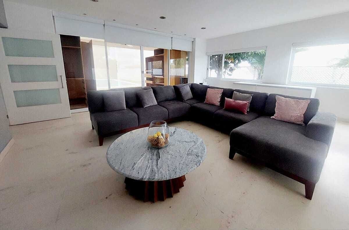 Sala de TV con sonido ambiental, photo 12 of 35