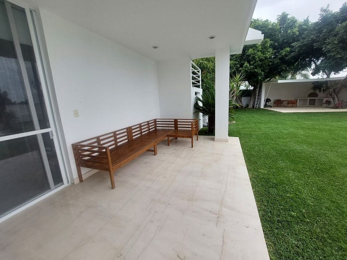 Terraza techada que rodea la casa, photo 14 of 35