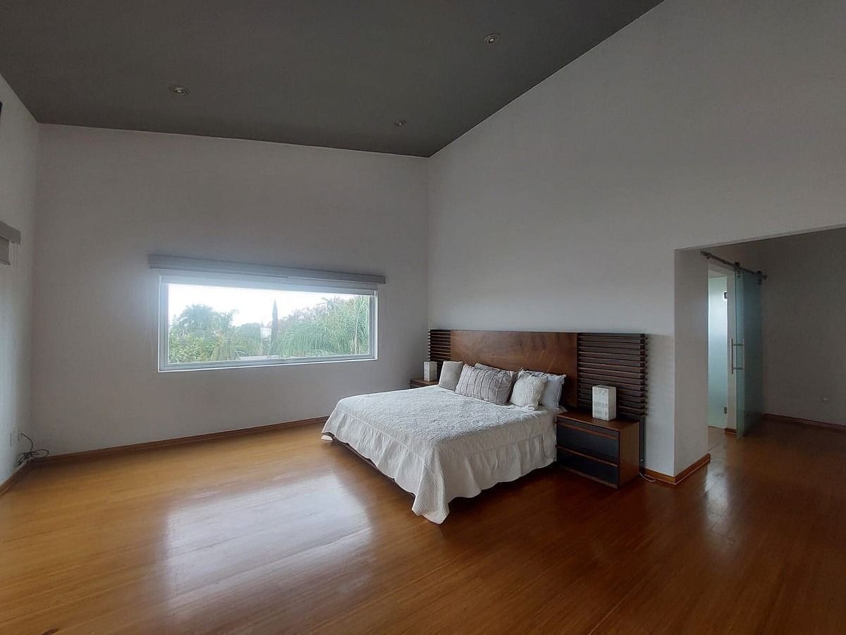 Master Suite, photo 20 of 35