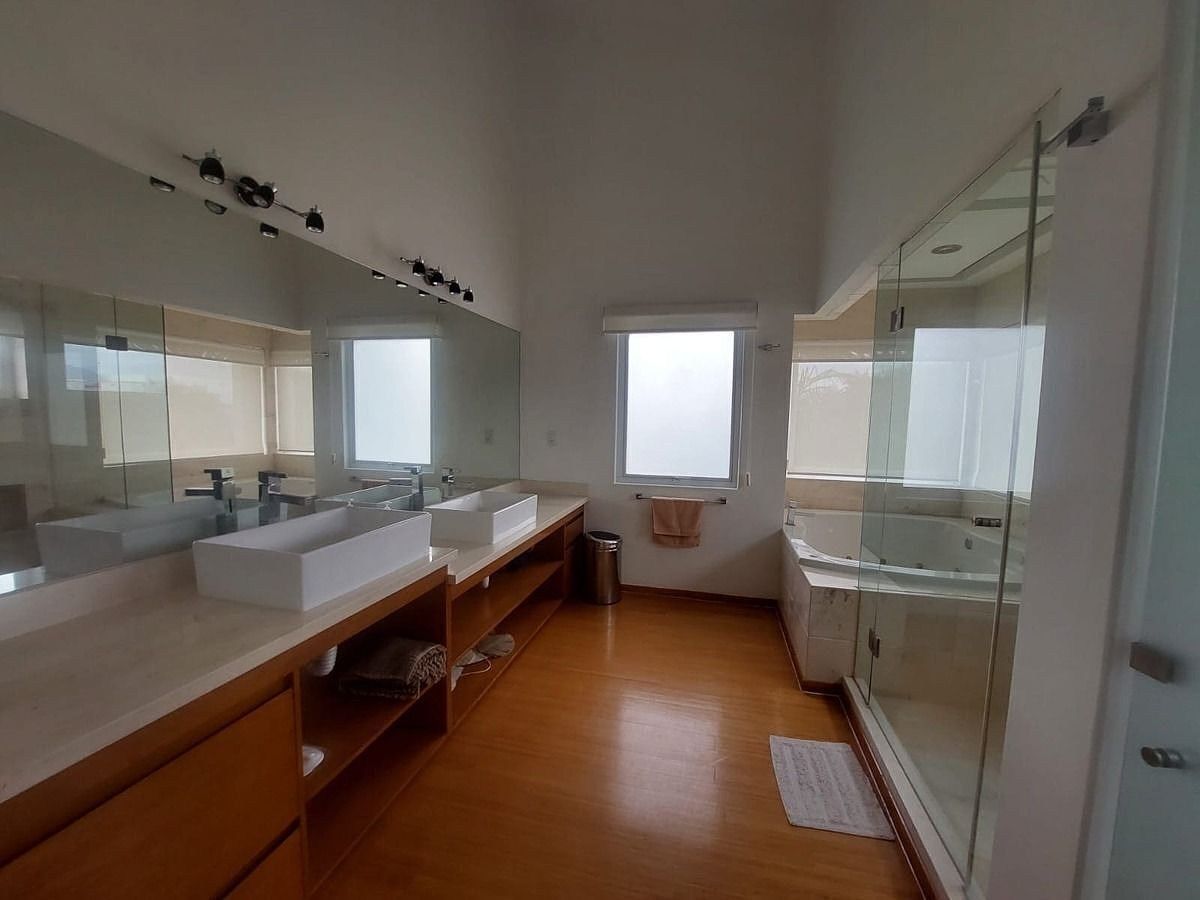 Baño Principal con jacuzzi, photo 23 of 35