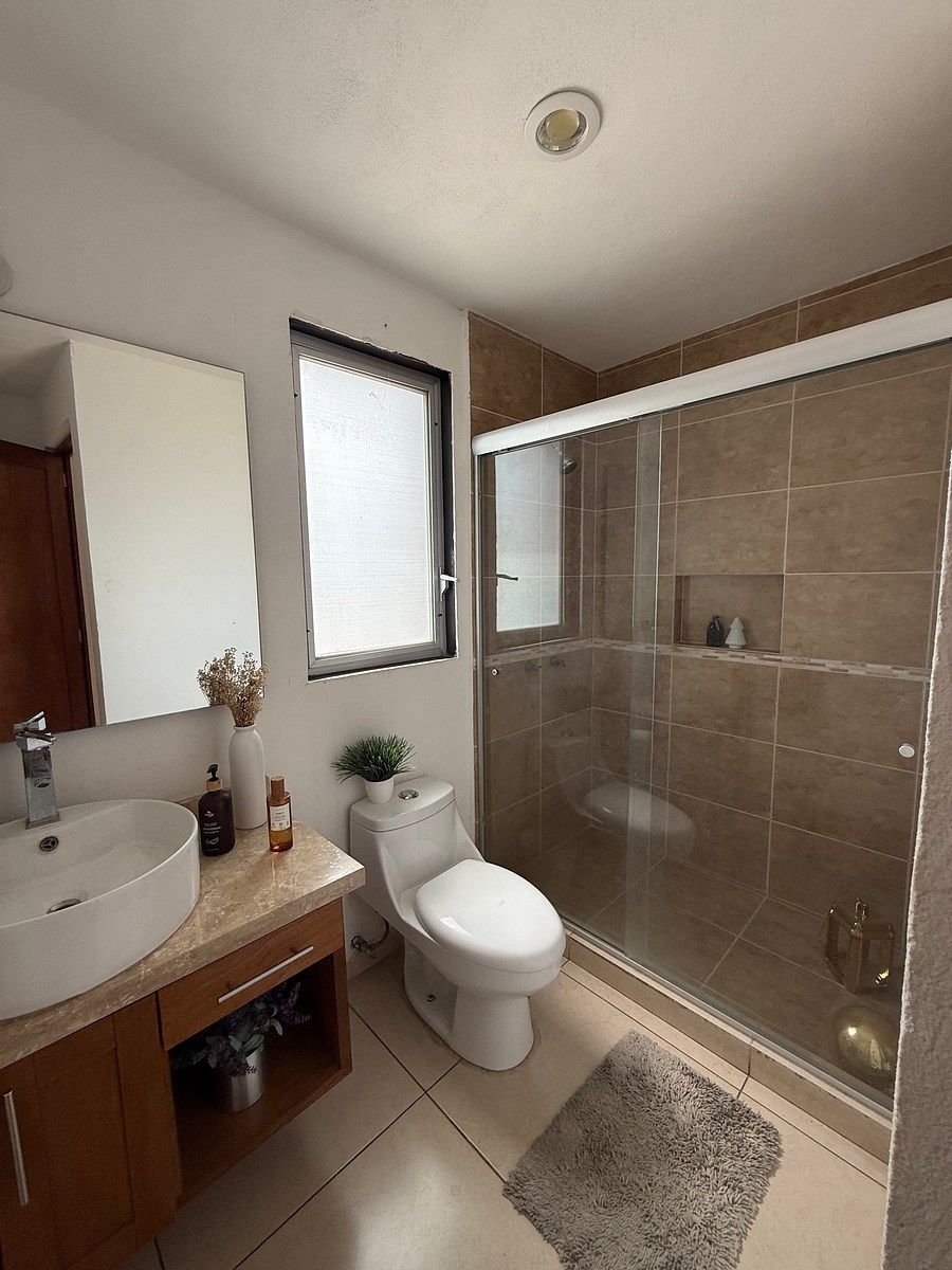 Baño completo planta baja, foto 2 de 24