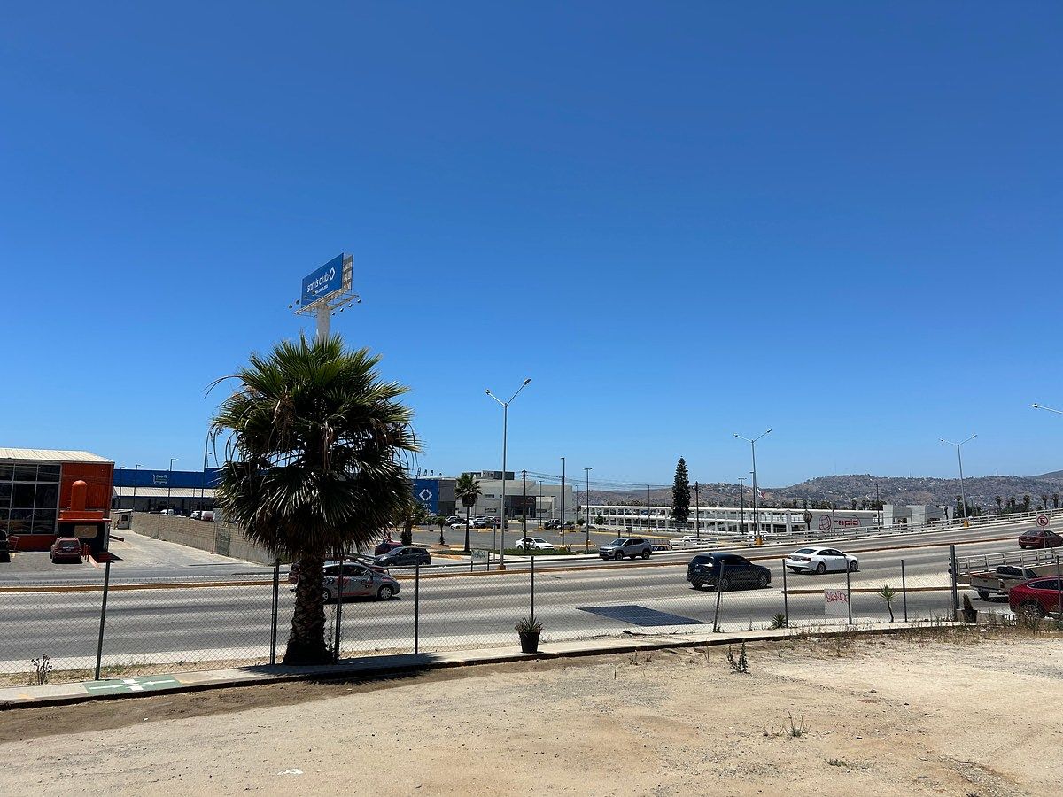 Galpão comercial em Valle Dorado, Ensenada, foto 2 de 25