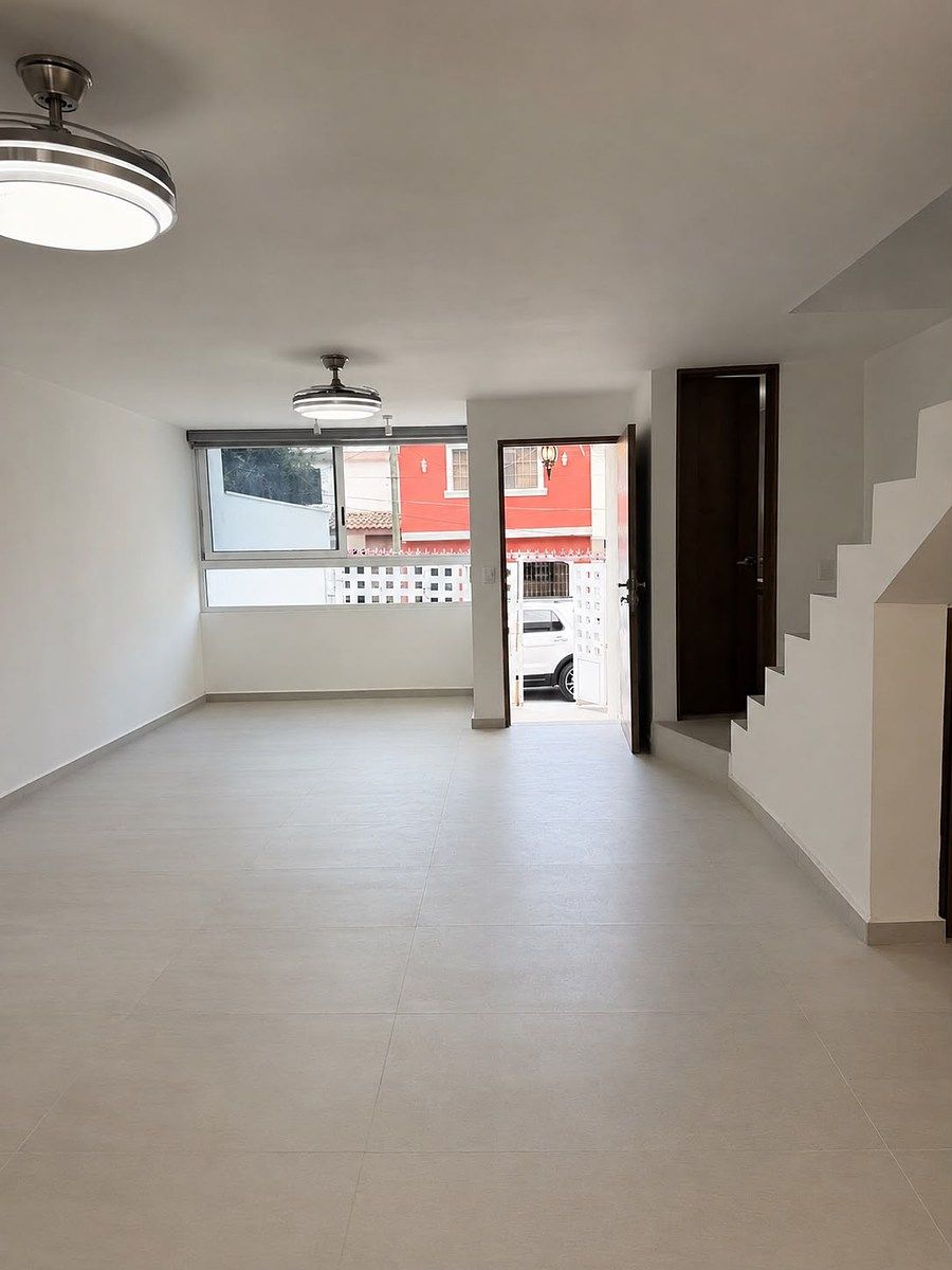 CASA EN RENTA RECIEN REMODELADA EN COL. LAS BRISAS-MONTERREY, foto 1 de 8