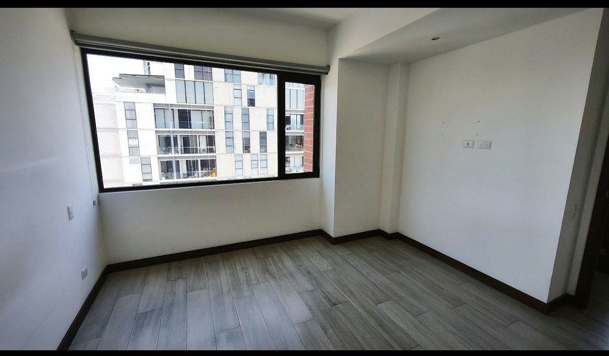 Apartamento en Renta – Edificio NU, Zona 15 - Image 2