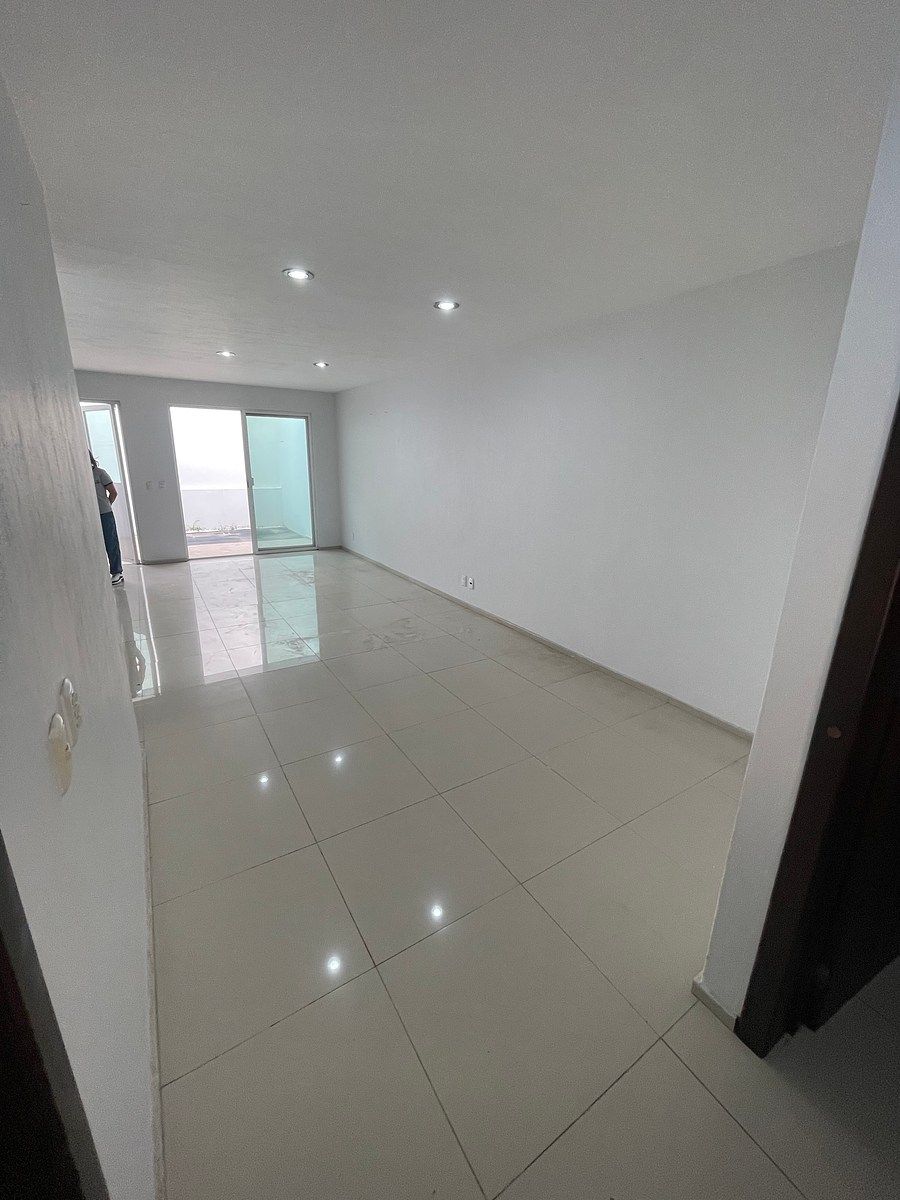 House in Gated Community in Fraccionamiento Real de Valdepeñas, Zapopan, photo 2 of 21
