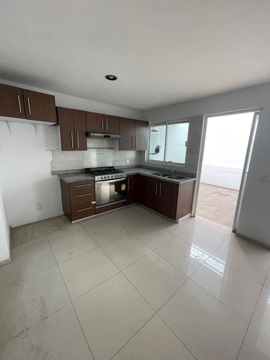 House in Gated Community in Fraccionamiento Real de Valdepeñas, Zapopan, photo 5 of 21