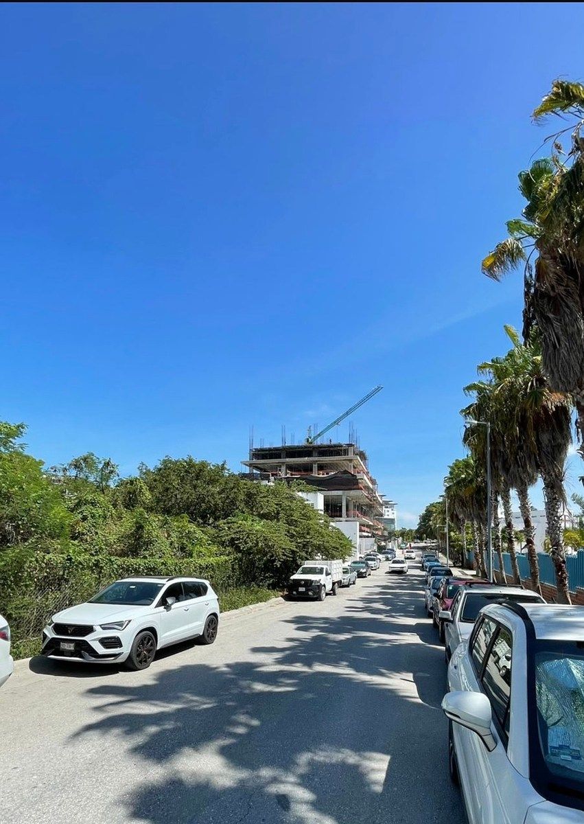 Venta de terreno comercial en Cumbres, foto 1 de 2