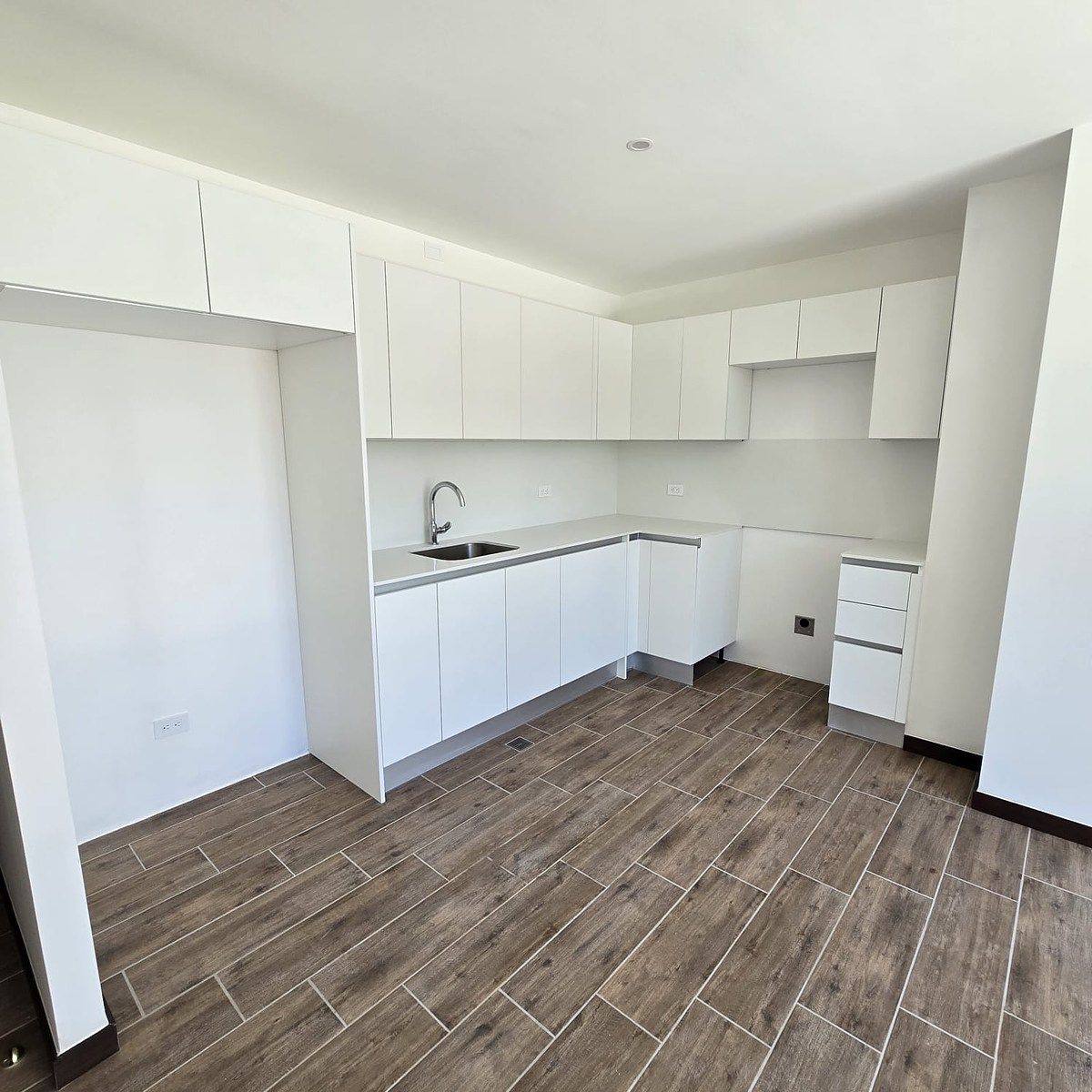Apartamento en RENTA y VENTA / Torre Ferrán Zona 14