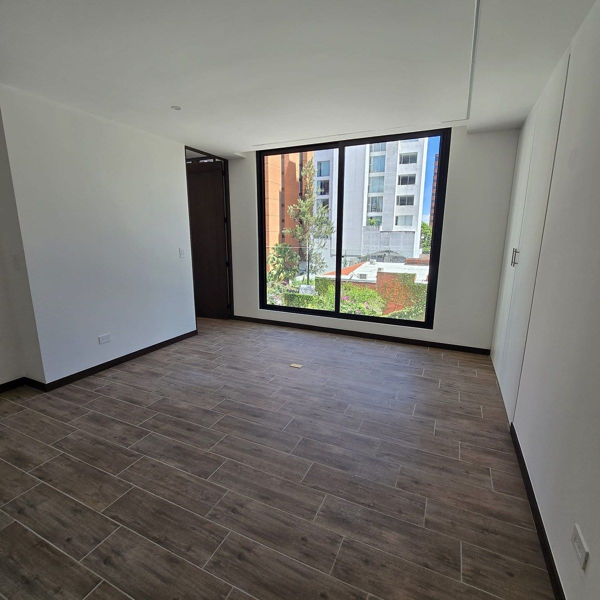 Apartamento en RENTA y VENTA / Torre Ferrán Zona 14 - Image 2
