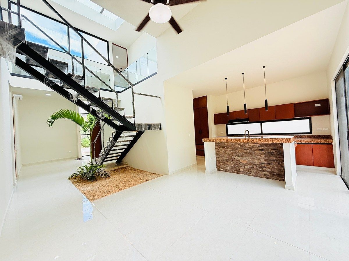 EN VENTA CASA DE 4 RECÁMARAS + FAMILY ROOM DENTRO DE PRIVADA ALTOZANO, foto 1 de 11