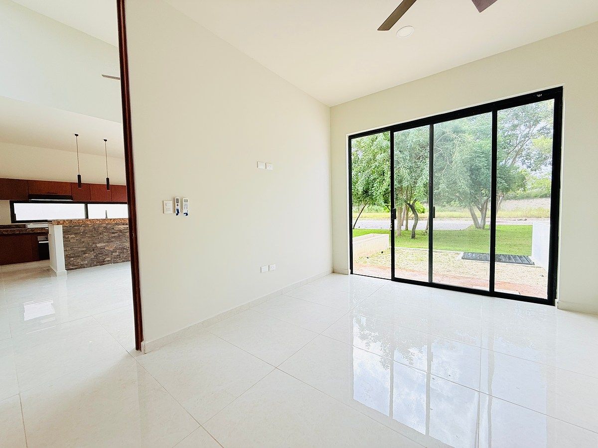 EN VENTA CASA DE 4 RECÁMARAS + FAMILY ROOM DENTRO DE PRIVADA ALTOZANO - foto 3