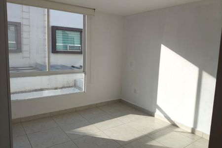 Casa para Alugar de 3 Níveis em El Refugio | 3 Quartos, Terraço e Vigilância