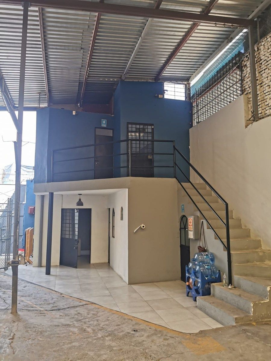 Commercial Storage Unit in Del Sur, Guadalajara, photo 2 of 12