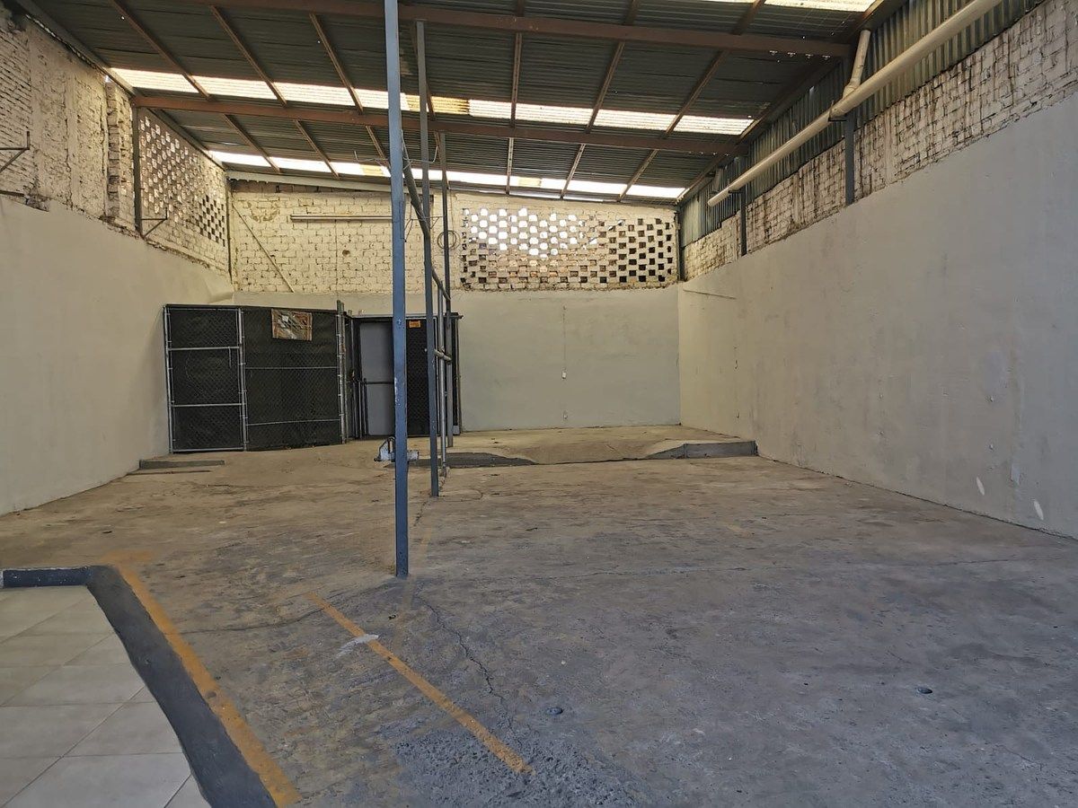 Commercial Storage Unit in Del Sur, Guadalajara, photo 3 of 12