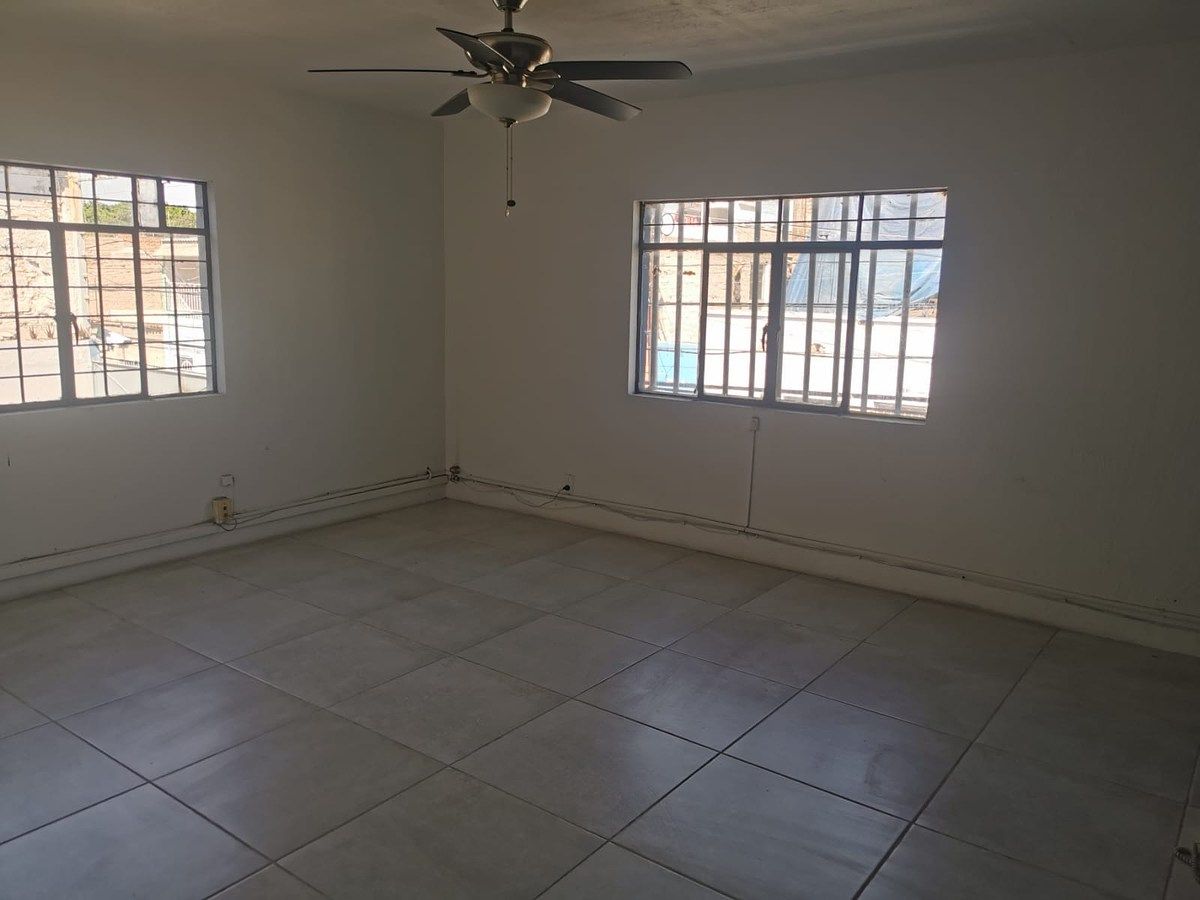 Commercial Storage Unit in Del Sur, Guadalajara, photo 5 of 12