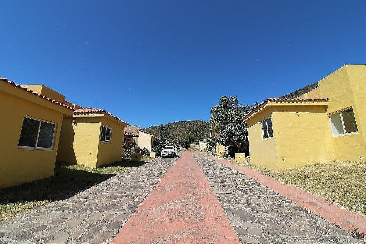 Casa en venta en Sierra Lake II, foto 1 de 15