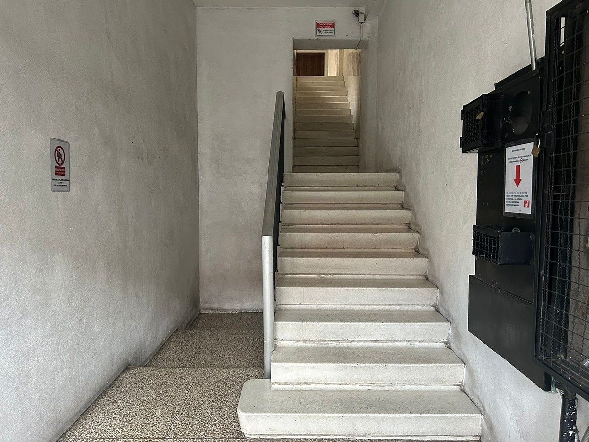 Departamento PARA REMODELAR a tu gusto en Primer Nivel, Col. América - foto 2