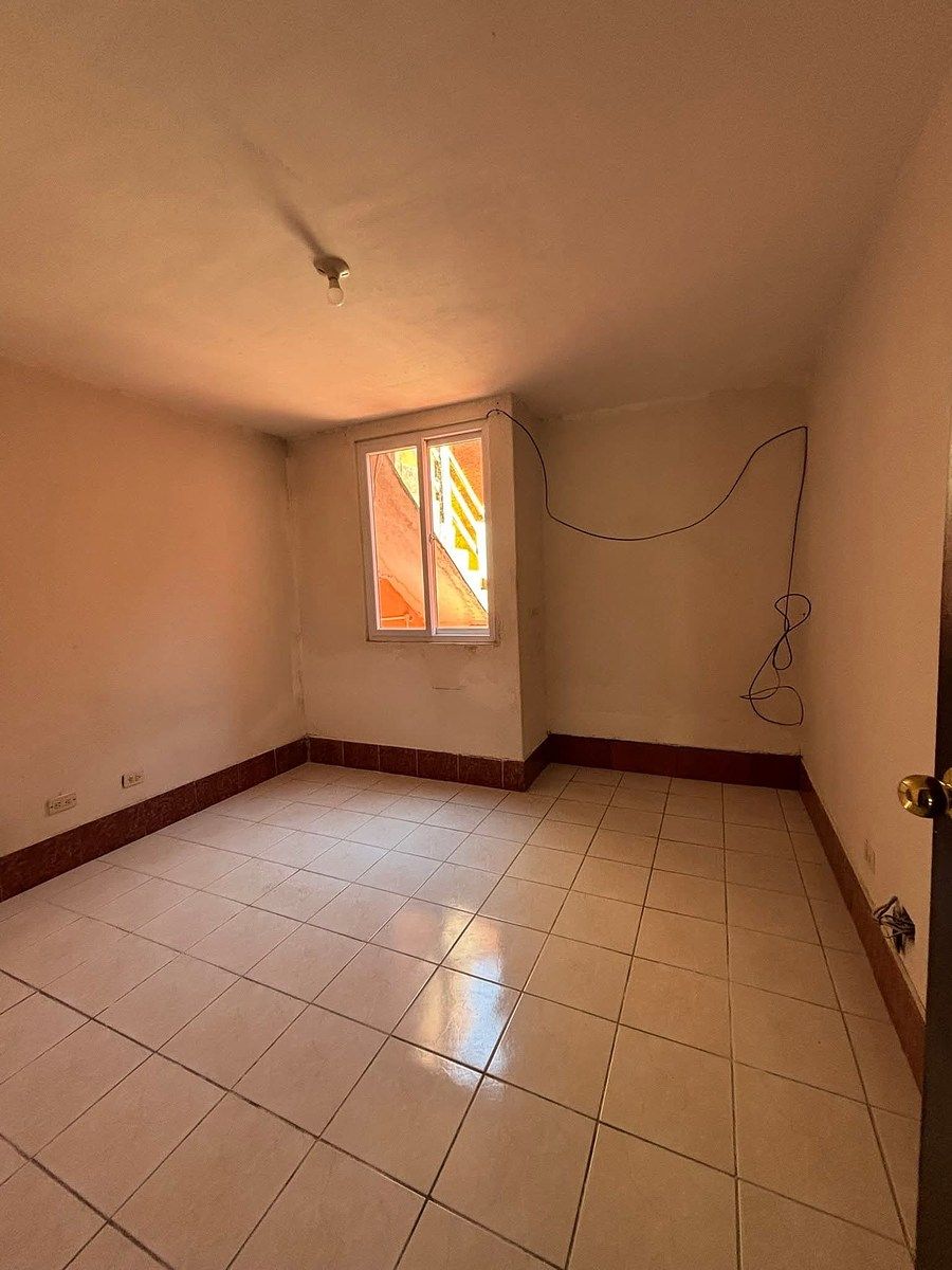 Casa en Venta - Residenciales San Ángel 2 Zona 2 - Image 2
