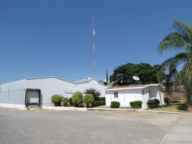 Terreno com Armazém Industrial à Venda, foto 1 de 13
