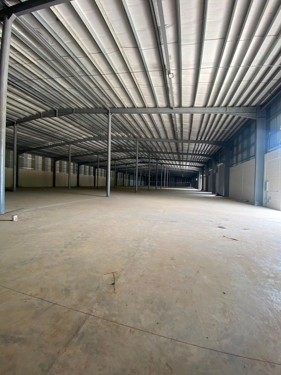 Nave en La Autopista Duarte, Santo Domingo Oeste, foto 2 de 9