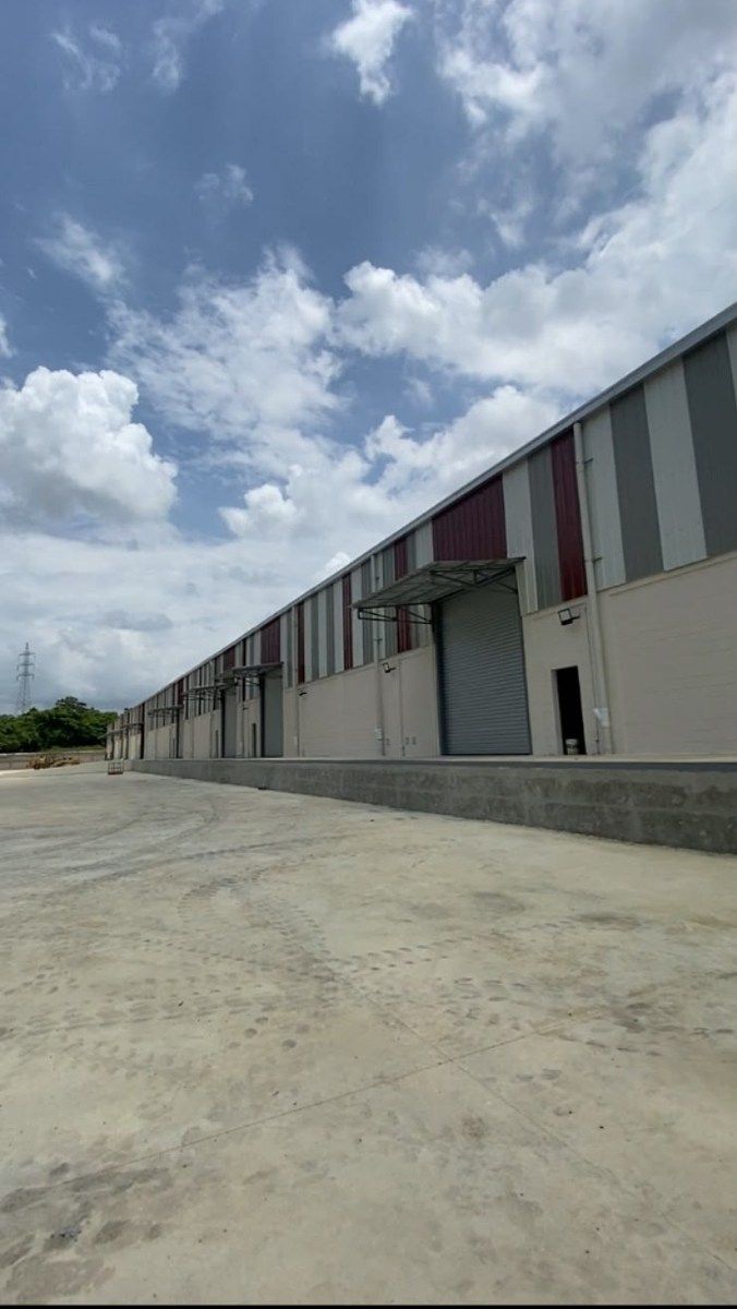 Nave en La Autopista Duarte, Santo Domingo Oeste, foto 5 de 9
