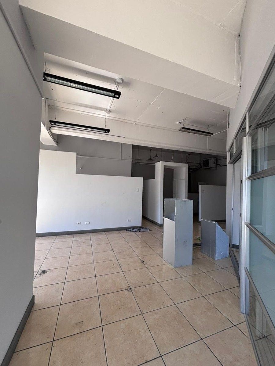 Oficina en Venta o Renta – Design Center, Zona 10 - Image 2