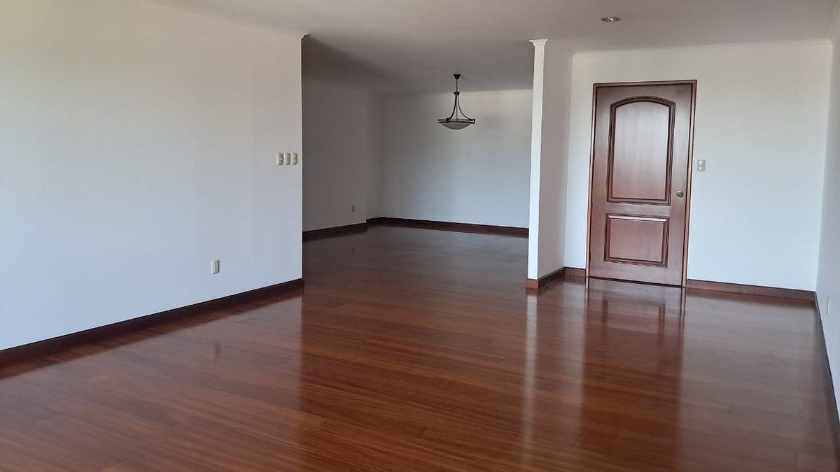Zona 14 / Edificio Bellagio / 236m² - Image 2