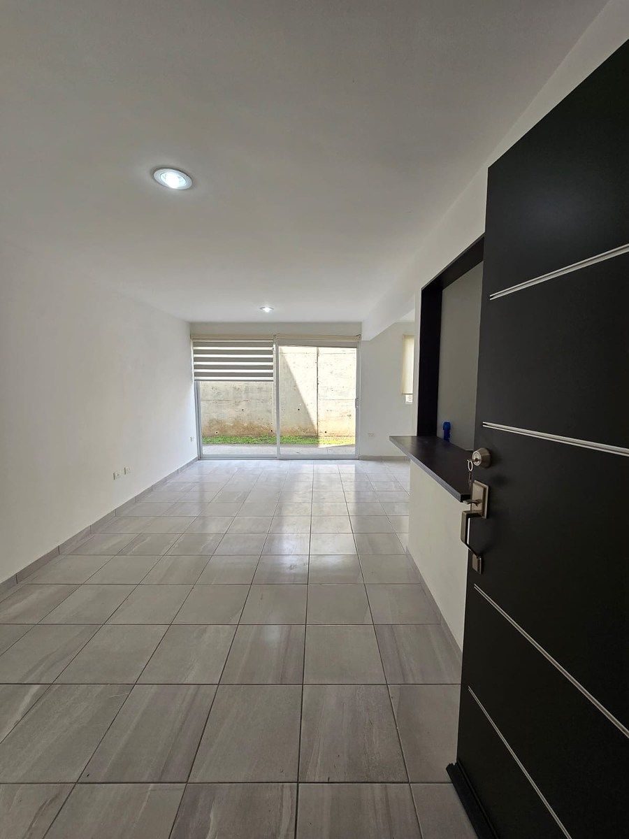 PRIVALIA EN PLANTA BAJA (SE BAJA 1 NIVEL), foto 1 de 9