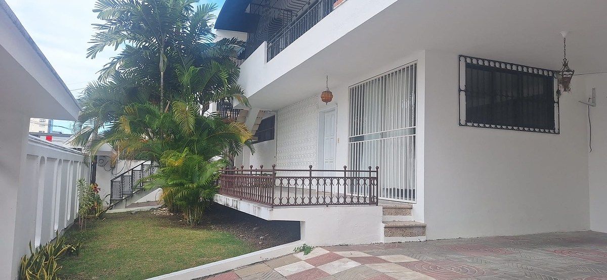 Alquilo casa en los prados para oficina, foto 1 de 9