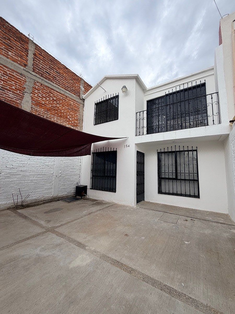 Casa Remodelada en Venta en las Trojes.