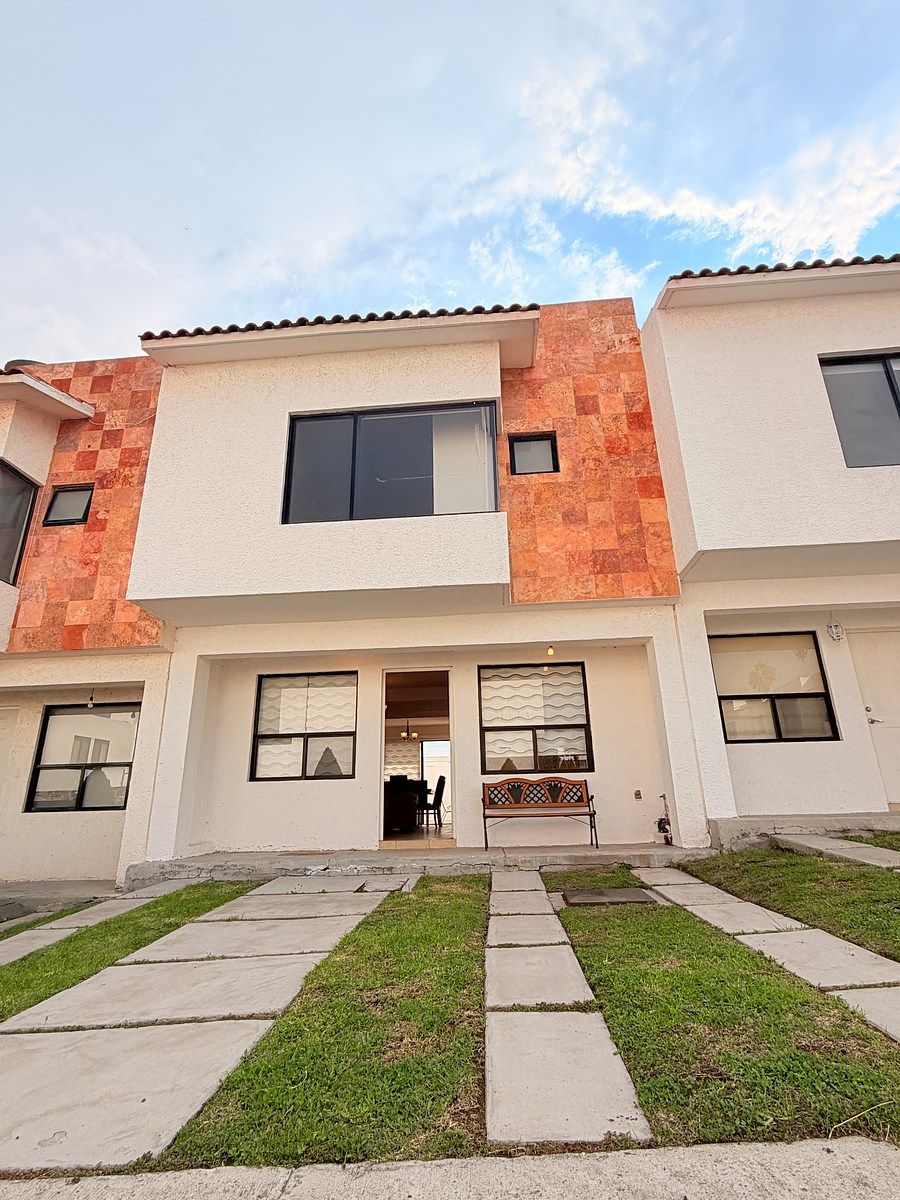 Casa en venta en El Mirador, Querétaro — abajo de valor catastral, 3 recámaras, foto 1 de 38