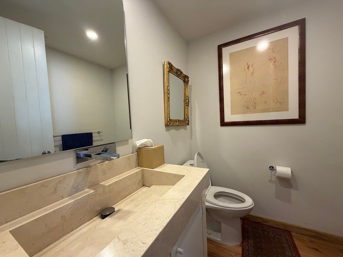 Medio baño, photo 8 of 17