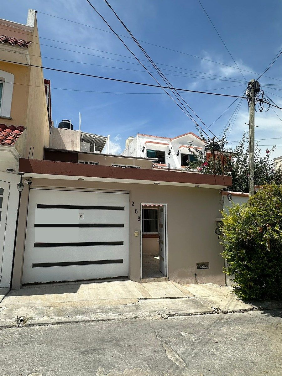 VENDE-SE CASA COM 4 QUARTOS NA COL. LA SALLE SEÇÃO 2, foto 1 de 39