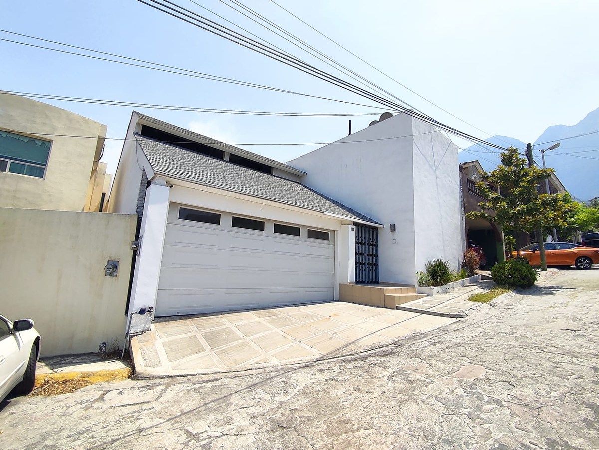 House for Sale in Cumbres 5th Sector, photo 1 of 39