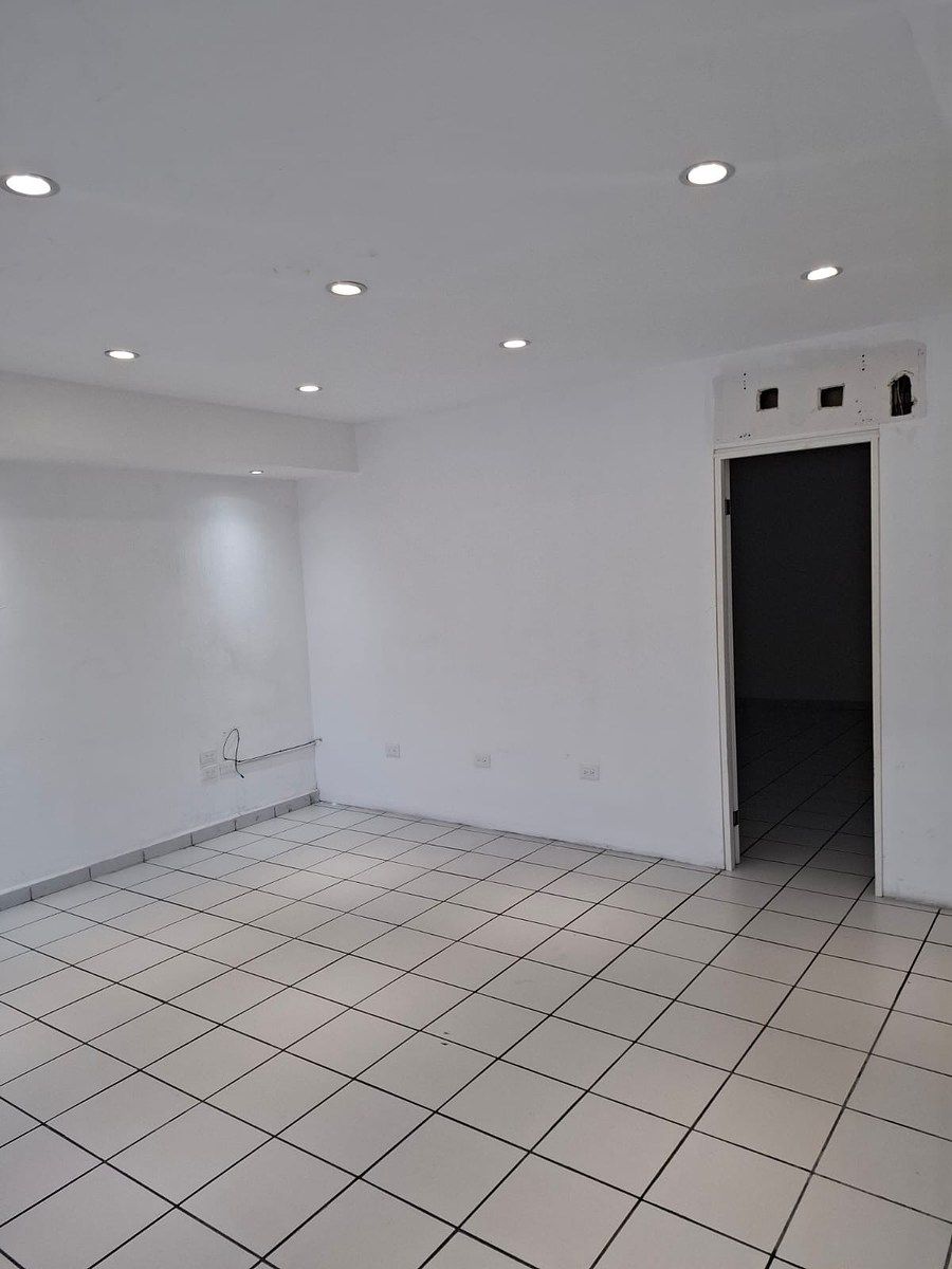 Retail Space in Balcones del Mirador, Monterrey, photo 4 of 11