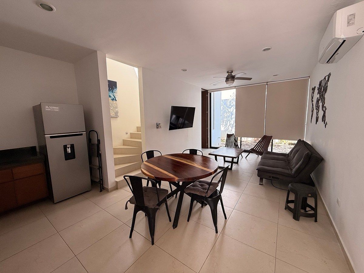 Furnished 1-Bedroom Townhouse in Vía Montebello, photo 1 of 18