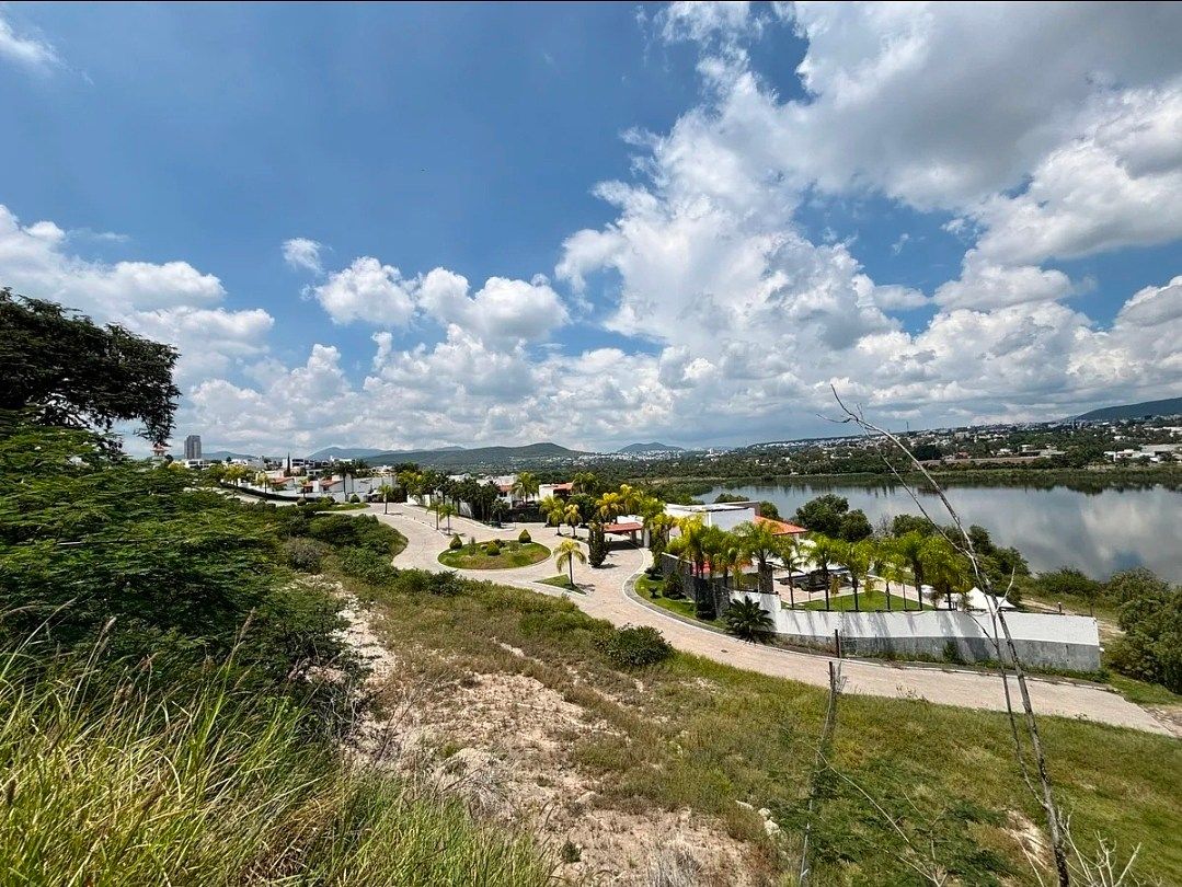 Land for sale in Querétaro in Balcones de Juriquilla with a view of the LAKE, OPPORTUNITY - foto 2