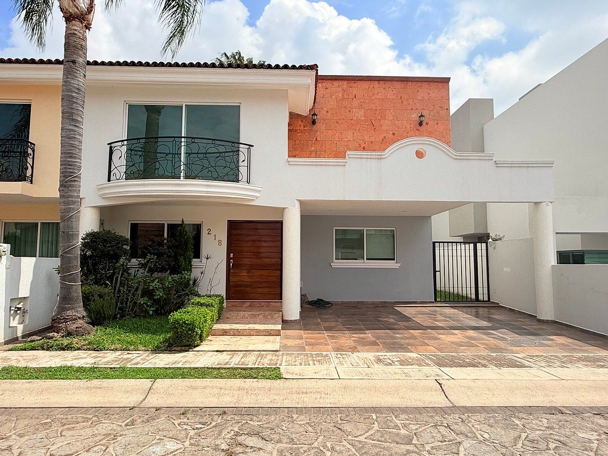 Casa de 3 recámaras en Renta dentro de coto en Jardín Real, foto 1 de 18