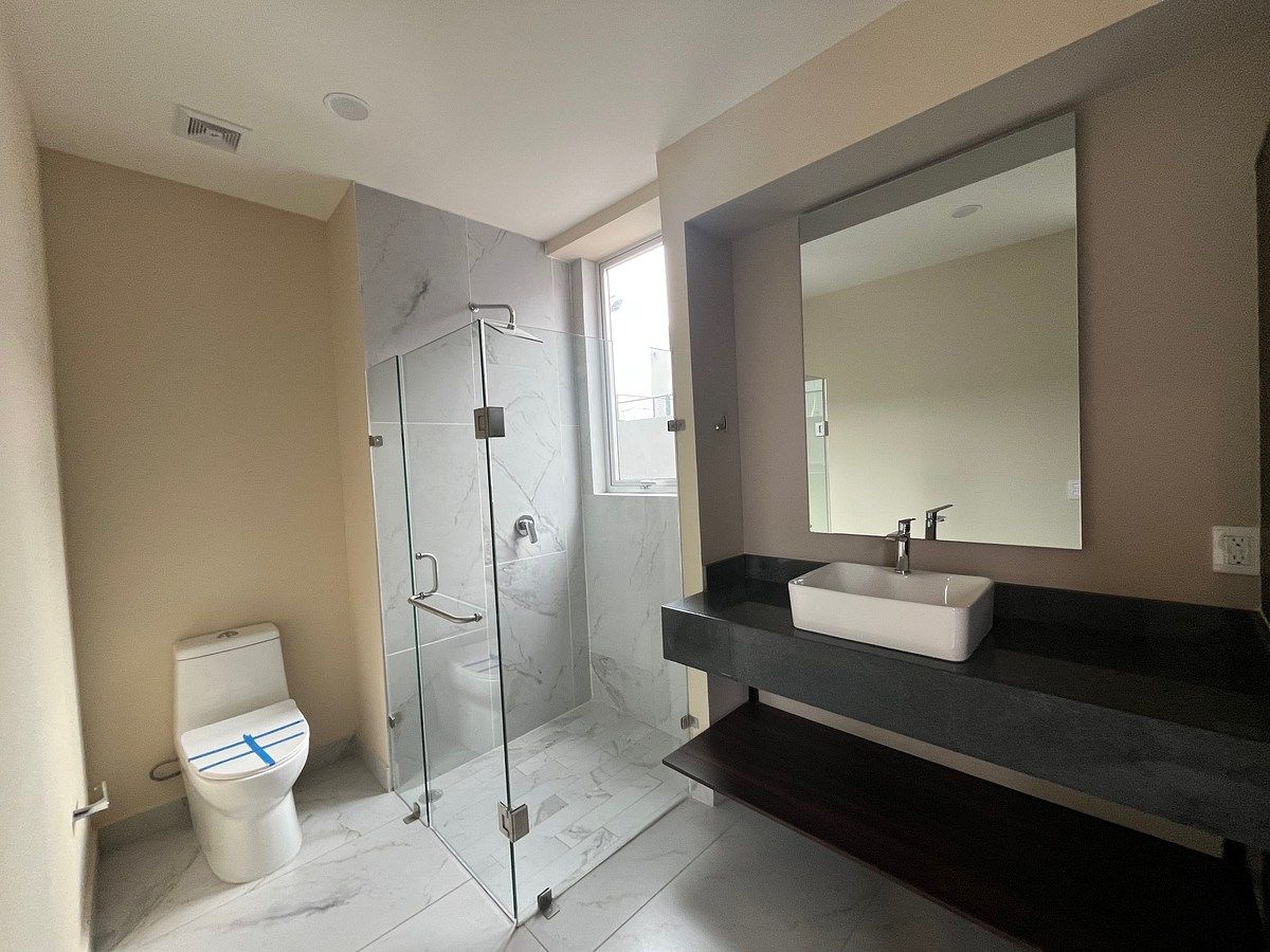 amplio baño, photo 21 of 28
