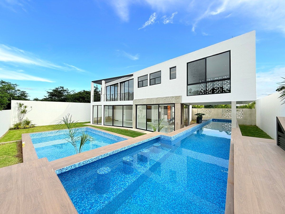 EN VENTA CASA DE LUJO EN PRIVADA BLANCA RESIDENCIAL EN MÉRIDA - foto 1